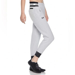 Under Armor women’s UA move core pants. Size xs. All over pin dot pattern. EUC